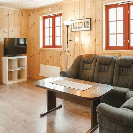 Three-bedroom Holiday In Treungen