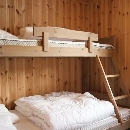 Three-bedroom Holiday In * Treungen
